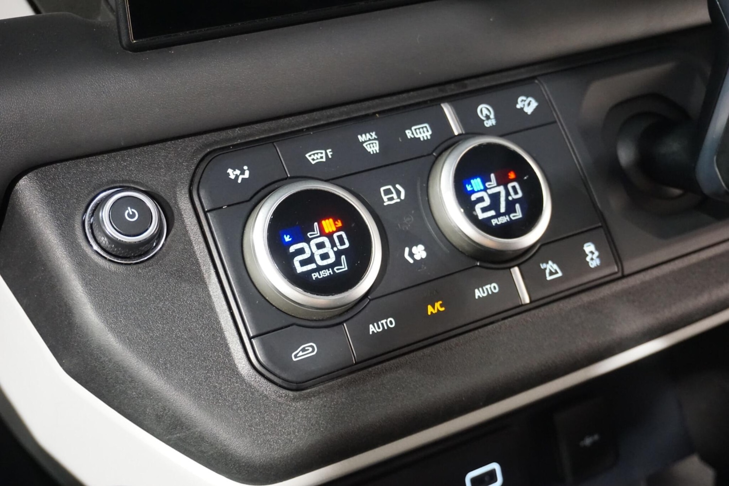 Used Land Rover Defender 90 for sale - 76936439: Photo 52