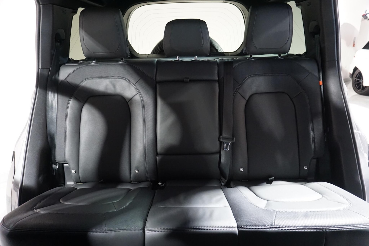 Used Land Rover Defender 110 for sale - 77017151: Photo 11