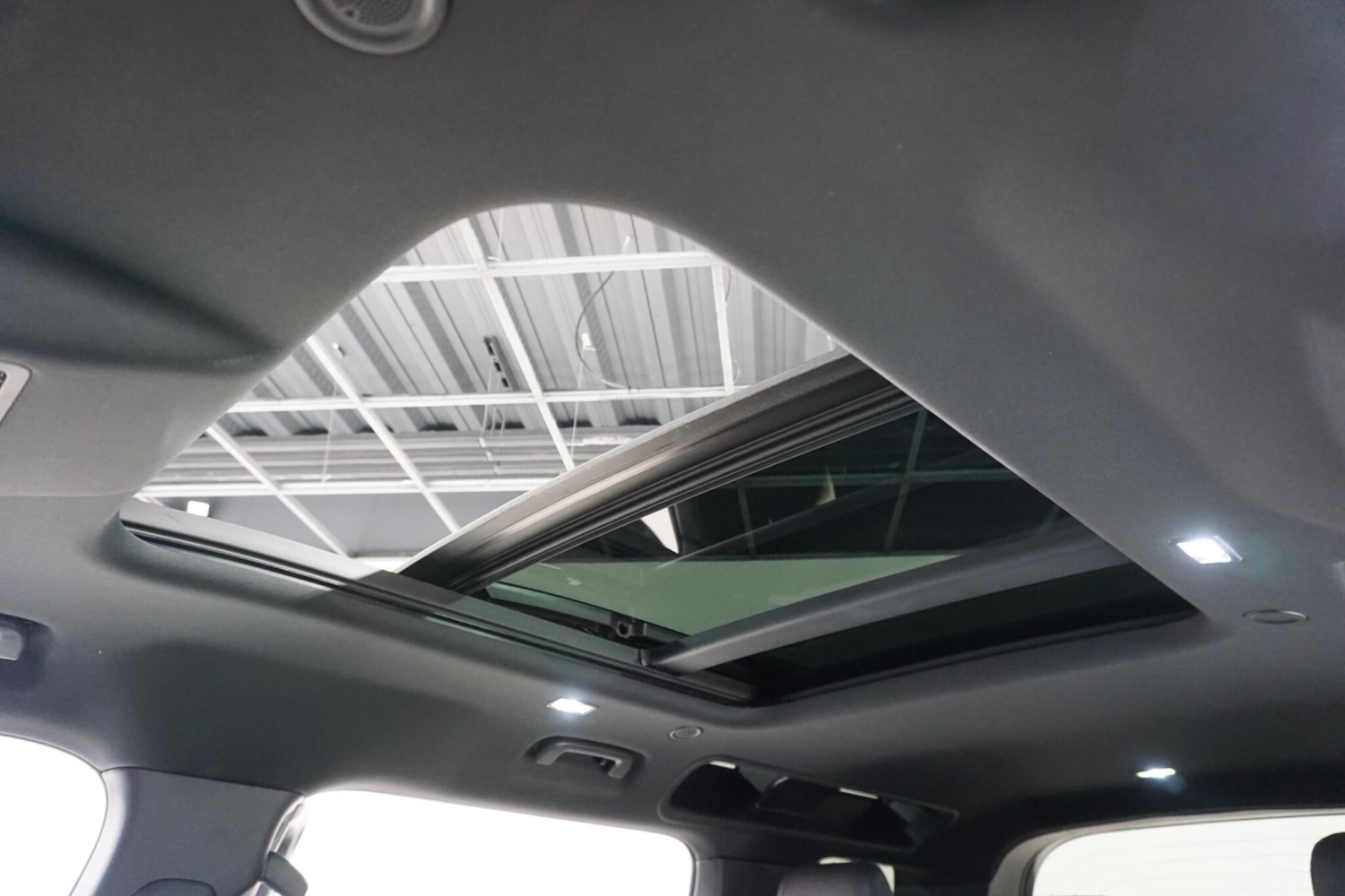 Used Land Rover Defender 110 for sale - 77017151: Photo 12