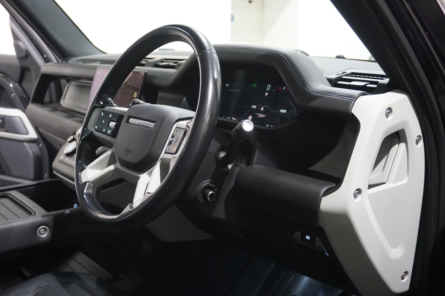 Used Land Rover Defender 110 for sale - 76701117: Photo 12