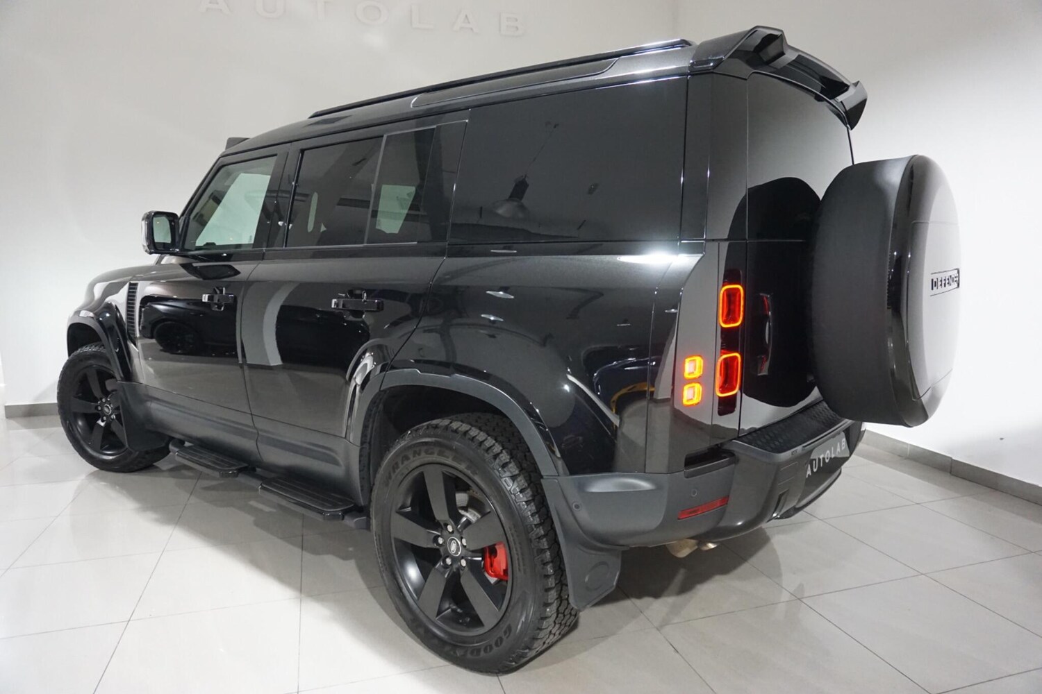 Used Land Rover Defender 110 for sale - 76701117: Photo 24