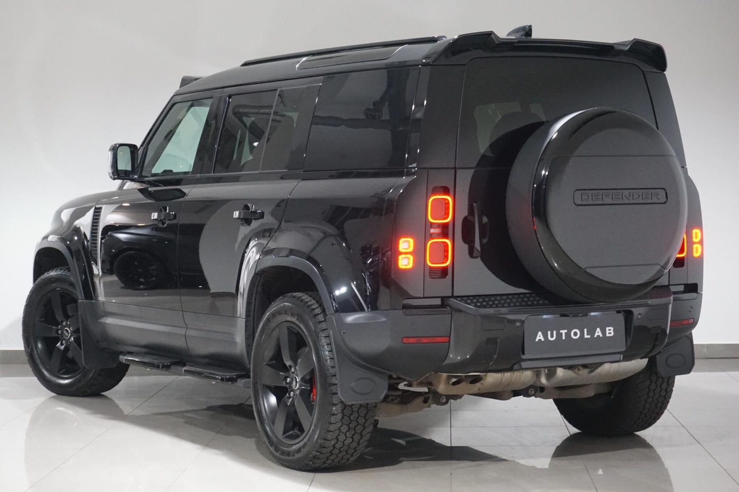 Used Land Rover Defender 110 for sale - 76701117: Photo 6