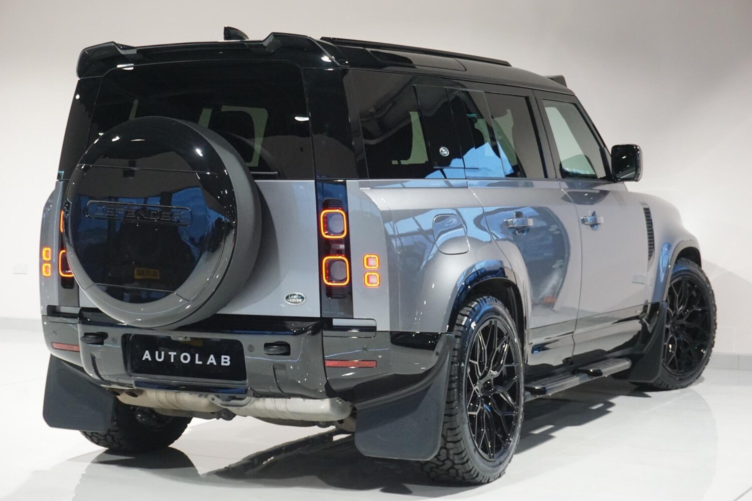 Used Land Rover Defender 110 for sale - 76918635: Photo 26