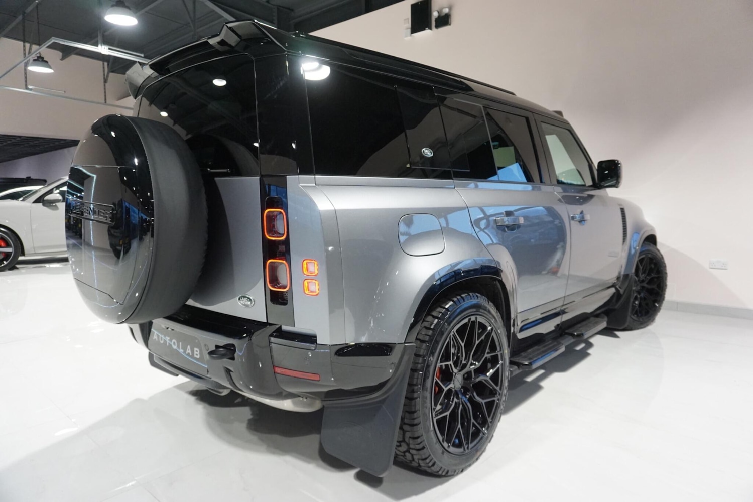 Used Land Rover Defender 110 for sale - 76918635: Photo 32