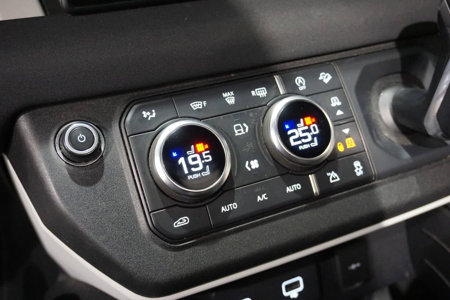 Used Land Rover Defender 2021 for sale - 76990486: Photo 64