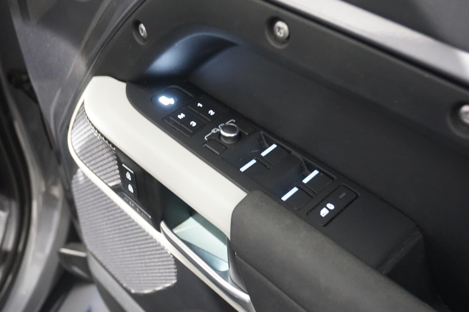 Used Land Rover Defender 2021 for sale - 76990486: Photo 65