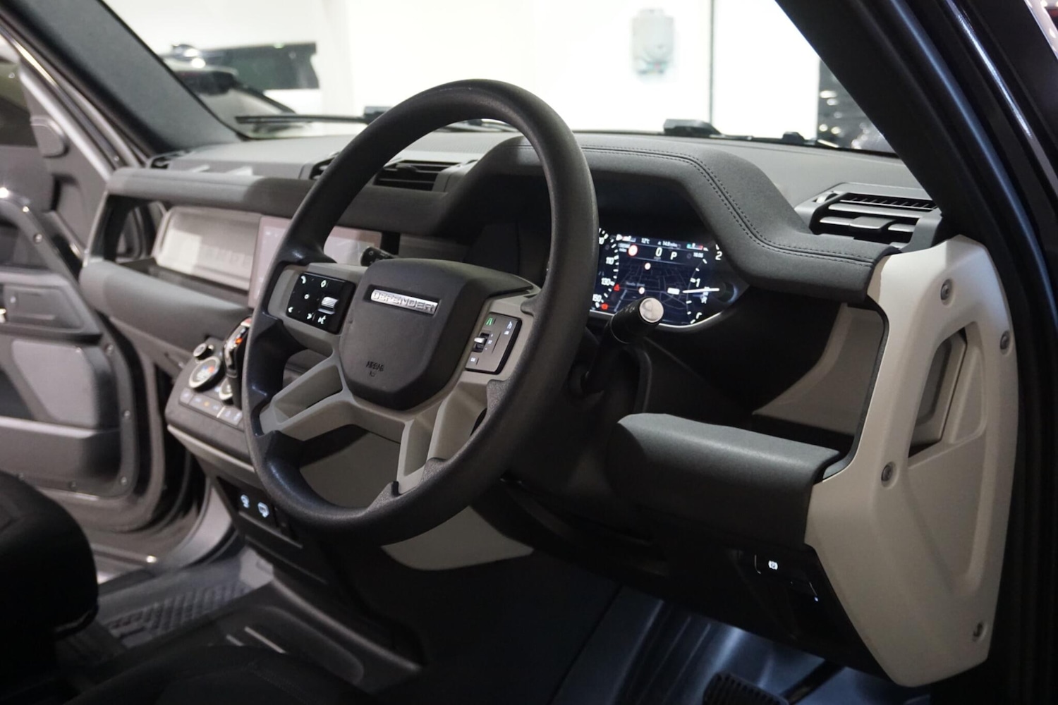 Used Land Rover Defender 2022 for sale - 77144107: Photo 11