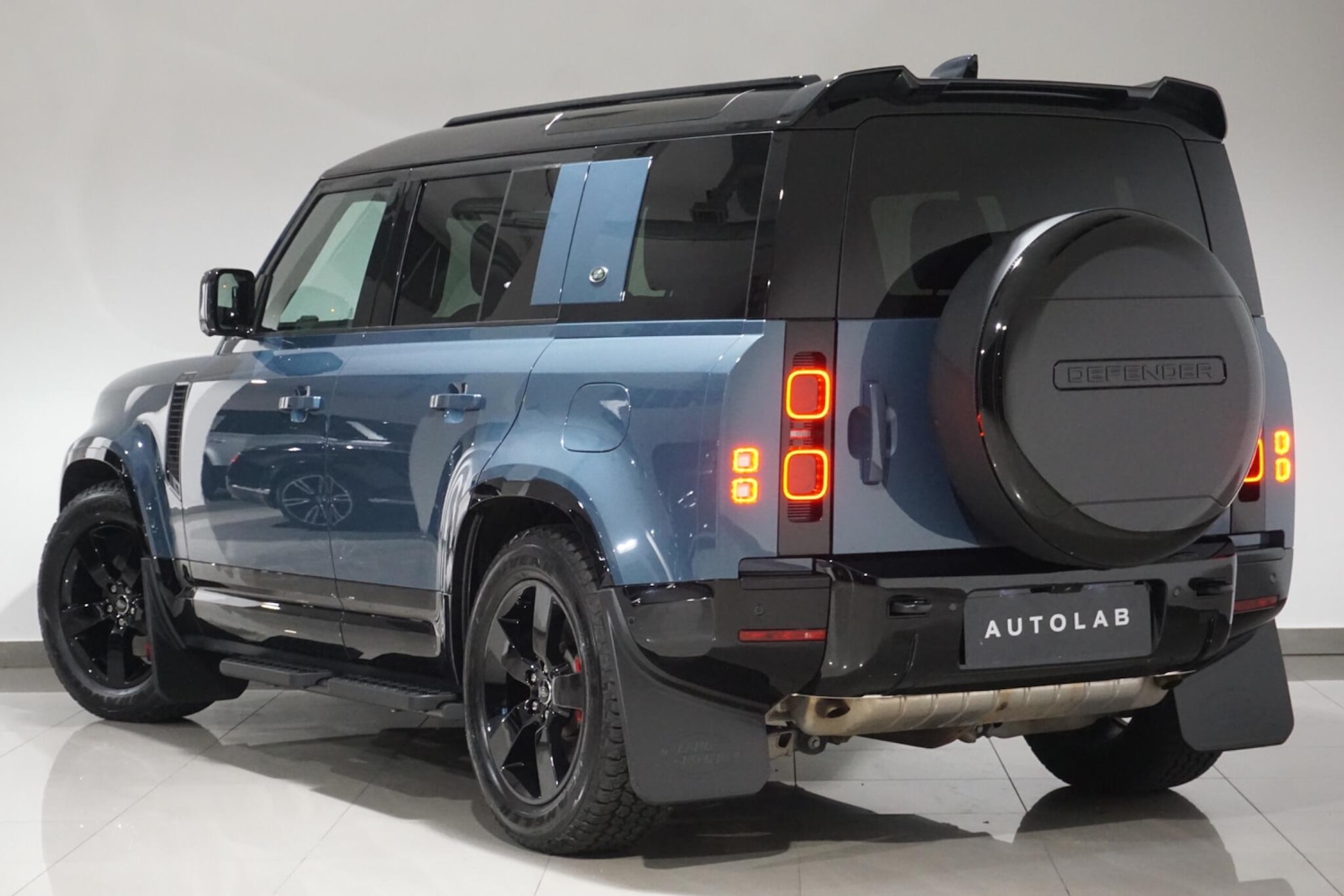 Used Land Rover Defender 110 2023 for sale - 76084352: Photo 3