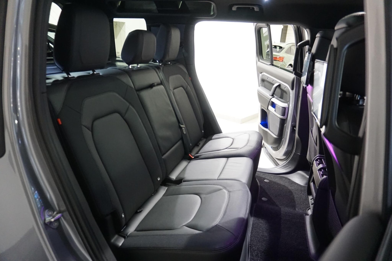 Used Land Rover Defender 110 for sale - 76476476: Photo 56