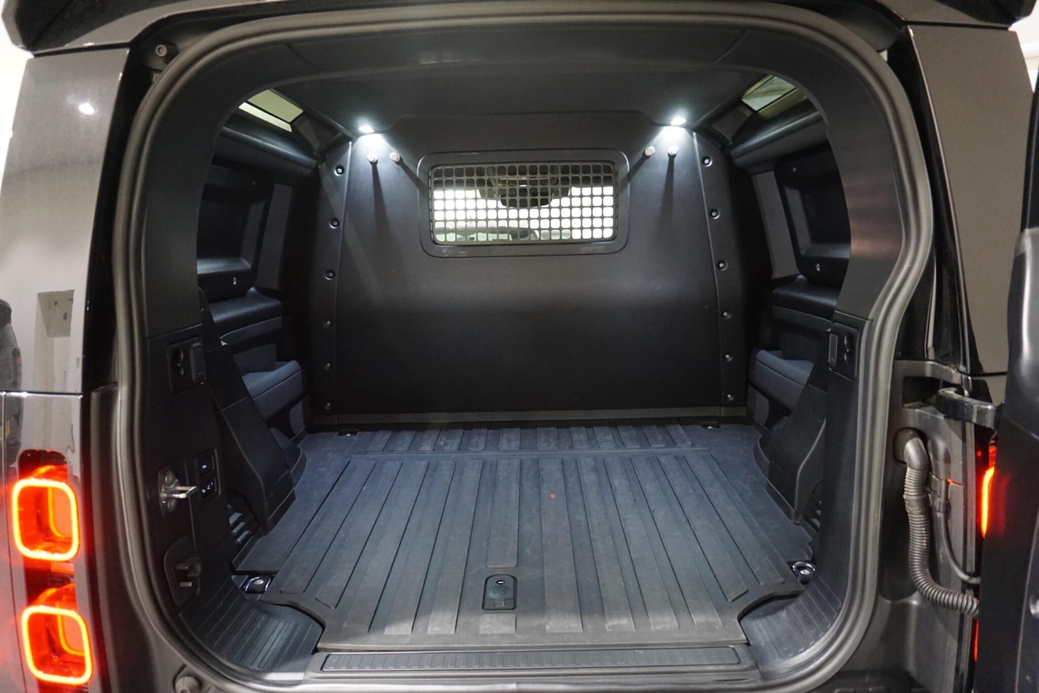 Used Land Rover Defender 90 2022 for sale - 76360526: Photo 55