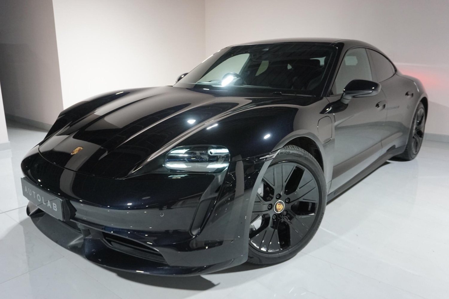 Used Porsche Taycan 2020 for sale - 77144400: Photo 24