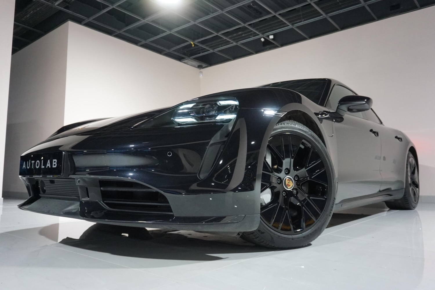 Used Porsche Taycan 2020 for sale - 77144400: Photo 30