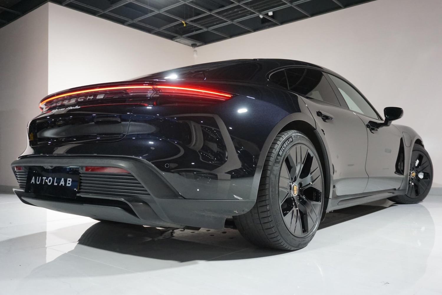 Used Porsche Taycan 2020 for sale - 77144400: Photo 31