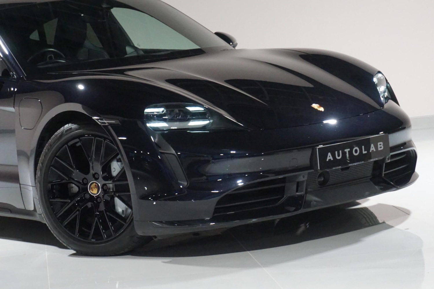 Used Porsche Taycan 2020 for sale - 77144400: Photo 39