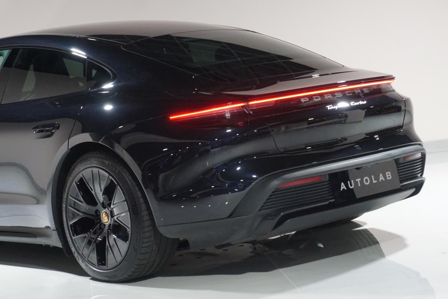 Used Porsche Taycan 2020 for sale - 77144400: Photo 40