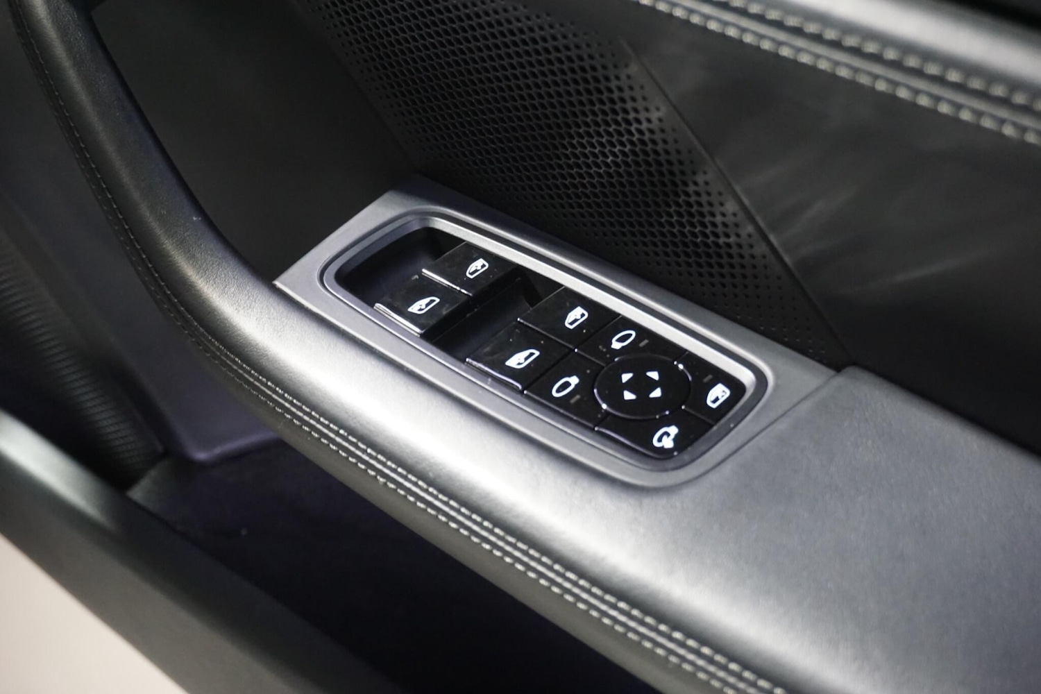 Used Porsche Taycan 2020 for sale - 77144400: Photo 70