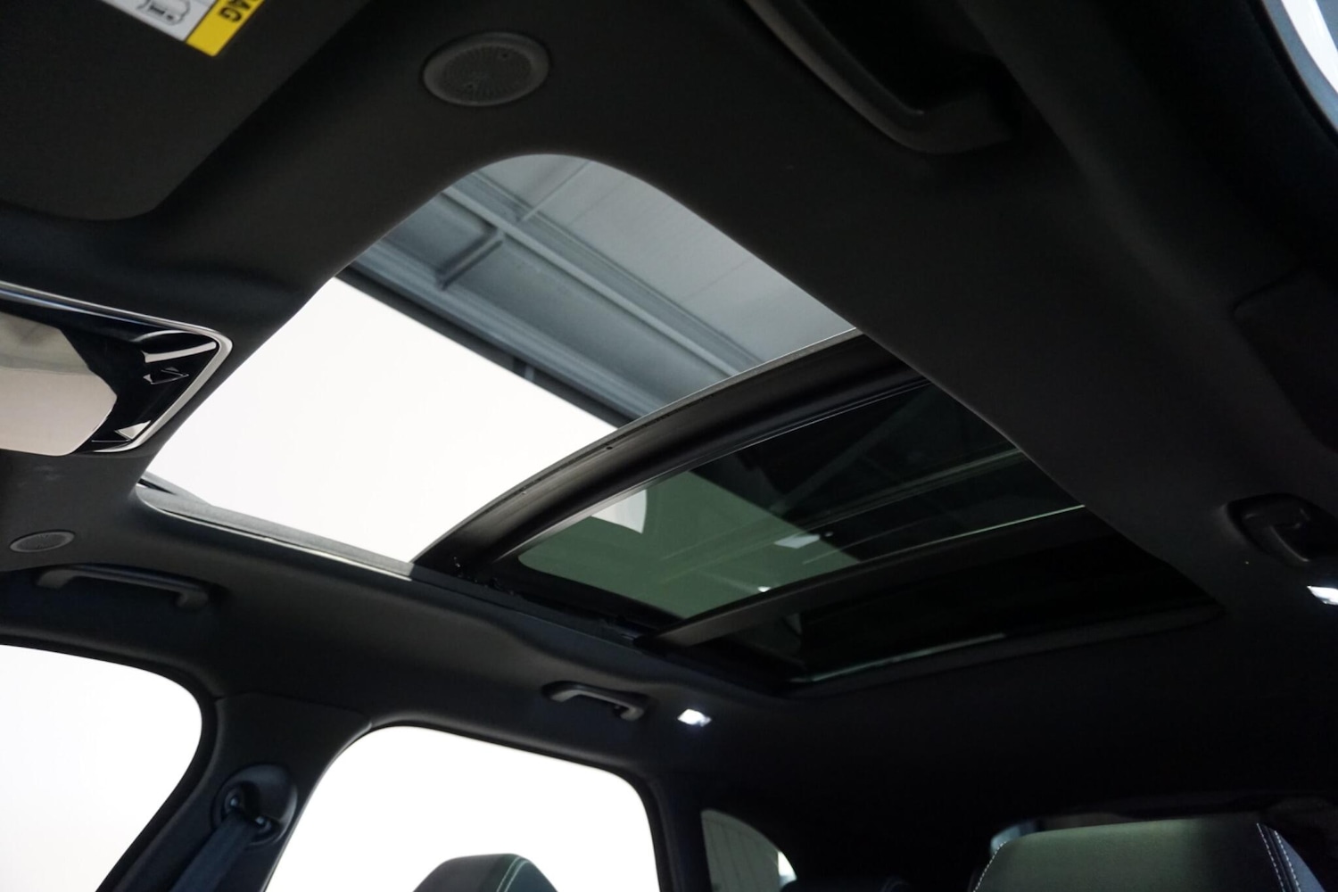 Used Land Rover Range Rover Velar 2023 for sale - 76913821: Photo 12