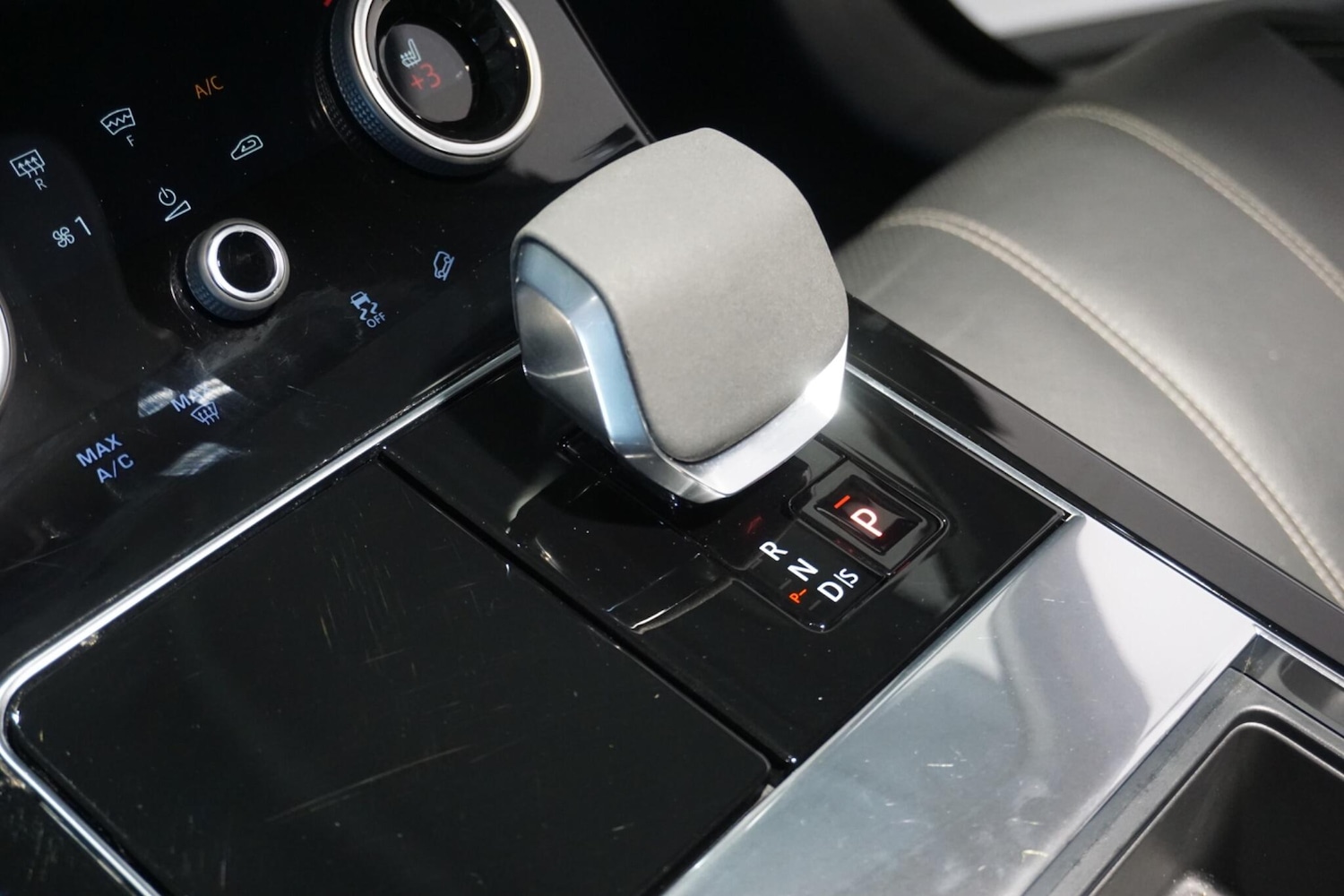 Used Land Rover Range Rover Velar 2023 for sale - 76913821: Photo 63