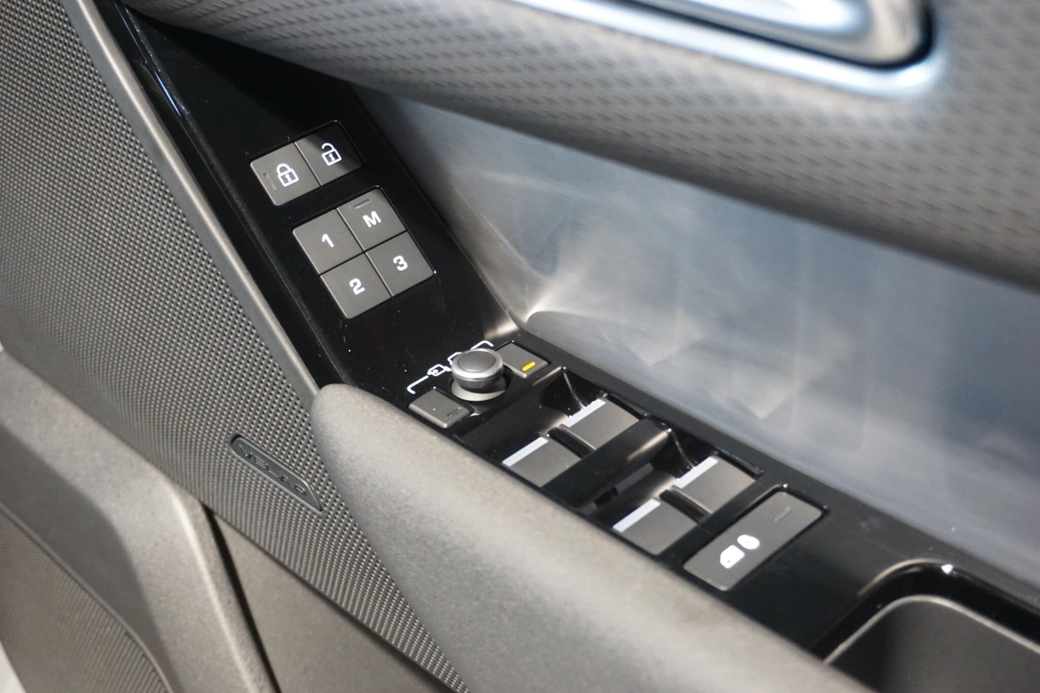 Used Land Rover Range Rover Velar 2023 for sale - 76913821: Photo 64