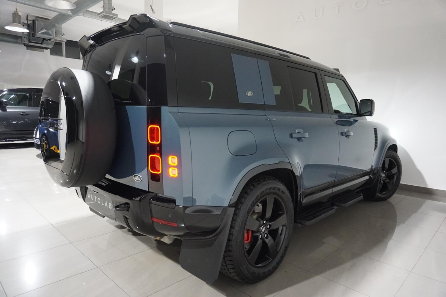 Used Land Rover Defender 110 for sale - 76476479: Photo 30