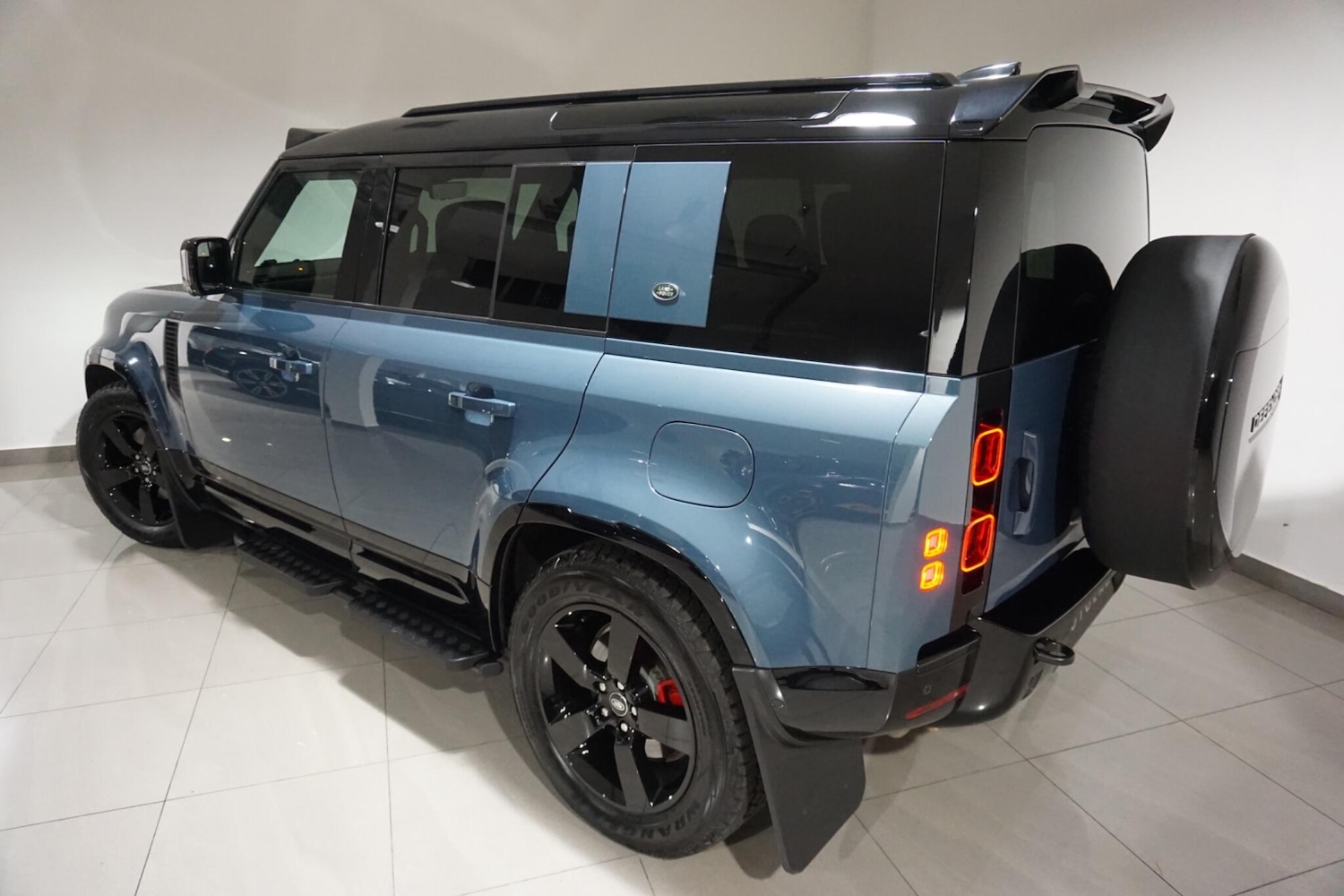 Used Land Rover Defender 110 for sale - 76476479: Photo 39