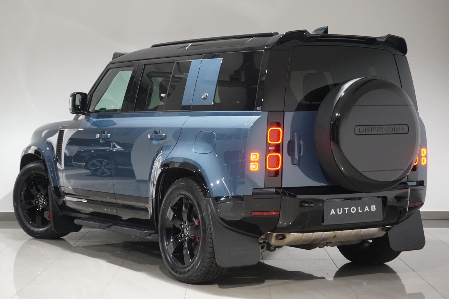 Used Land Rover Defender 110 for sale - 76476479: Photo 6