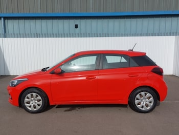 Used Hyundai i20 2018 for sale - 78560001: Photo