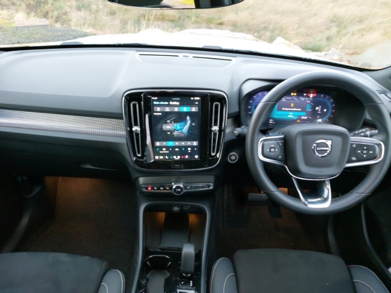 Used Volvo XC40 2024 for sale - 76920222: Photo 2