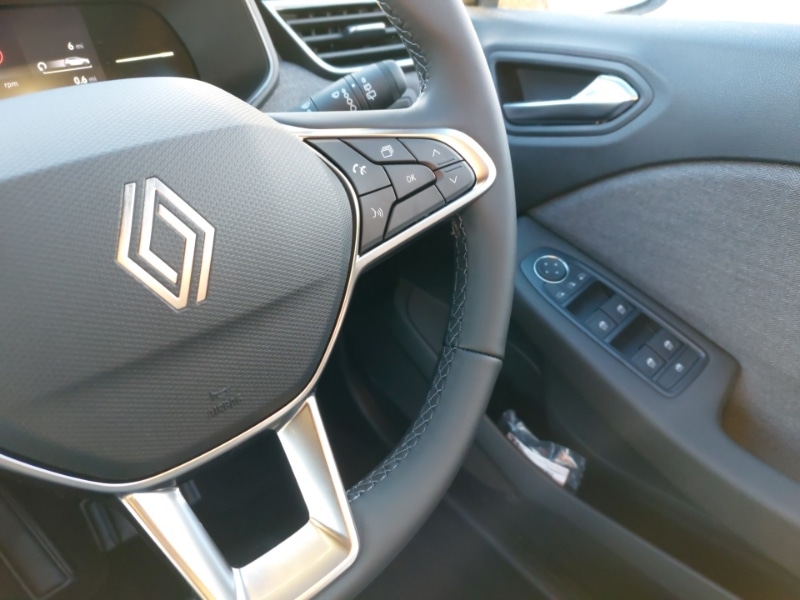 Used Renault Clio 2025 for sale - 76885352: Photo 10