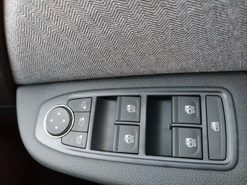 Used Renault Clio 2025 for sale - 76885352: Photo 13