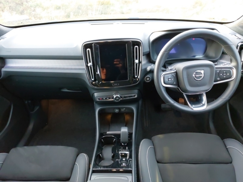 Used Volvo XC40 2024 for sale - 76911660: Photo 2