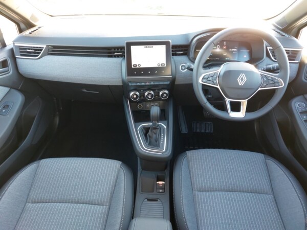 Used Renault Clio 2025 for sale - 76244264: Photo 2