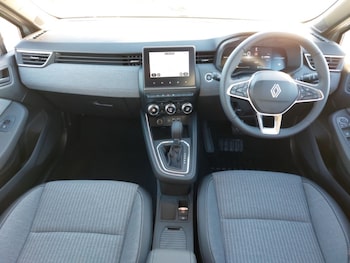 Used Renault Clio 2025 for sale - 76244264: Photo 2