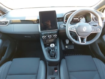Used Renault Clio 2025 for sale - 76246449: Photo 2