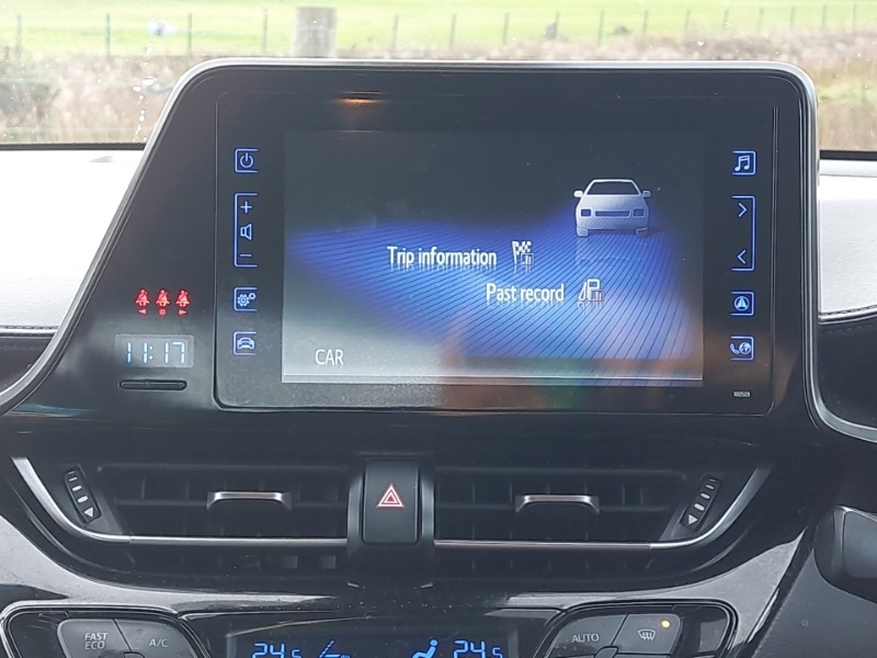 Used Toyota C-HR 2017 for sale - 76726393: Photo 11