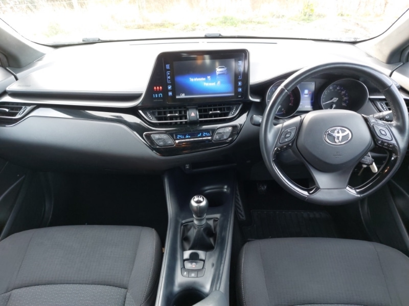 Used Toyota C-HR 2017 for sale - 76726393: Photo 2