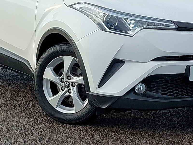 Used Toyota C-HR 2017 for sale - 76726393: Photo 9