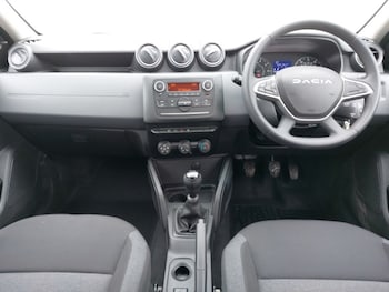 Used Dacia Duster 2023 for sale - 79447368: Photo