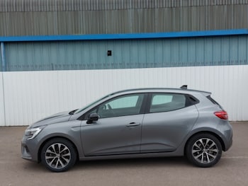 Used Renault Clio 2023 for sale - 79243052: Photo