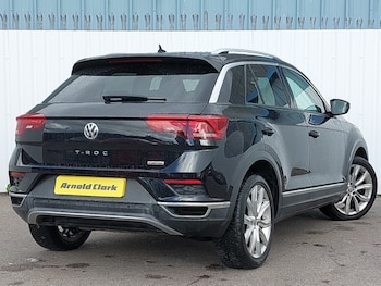 Used Volkswagen T-Roc 2018 for sale - 76130115: Photo