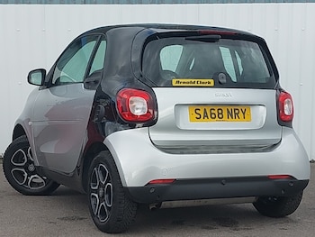 Used smart fortwo 2018 for sale - 76408143: Photo