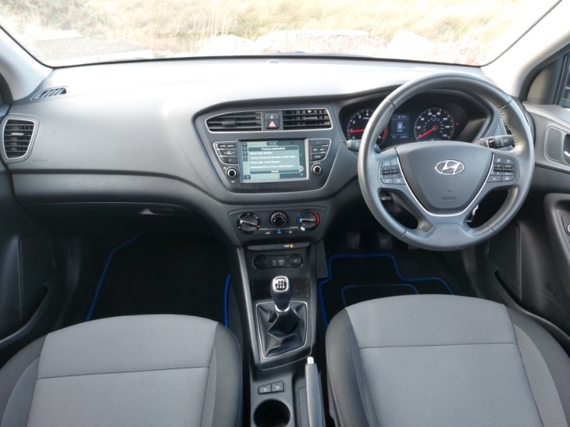 Used Hyundai i20 2019 for sale - 76911647: Photo 2