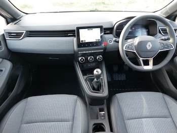 Used Renault Clio 2025 for sale - 76221519: Photo