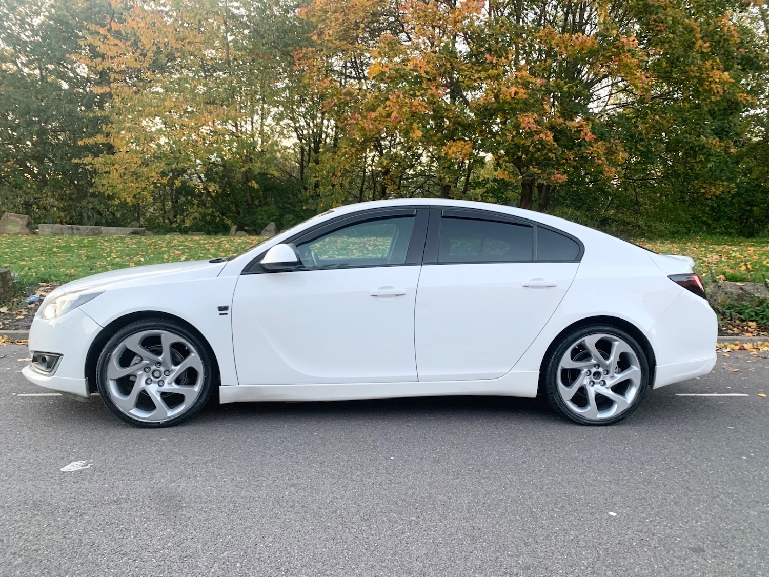 Used Vauxhall Insignia 2016 for sale - 76376968: Photo 2