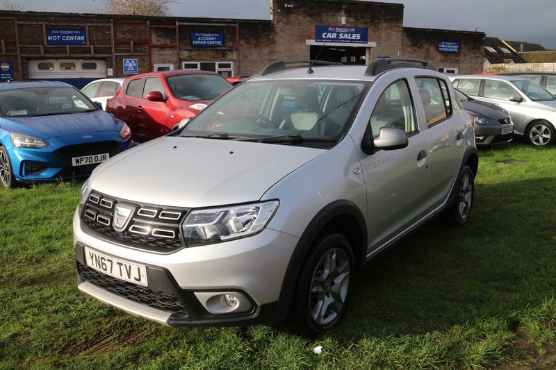 Used Dacia Sandero Stepway 2017 for sale - 76924088: Photo 2