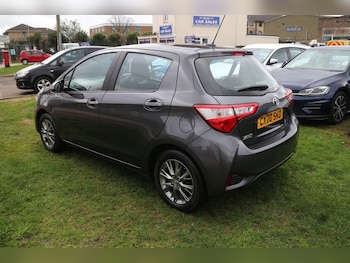 Used Toyota Yaris 2020 for sale - 77655925: Photo