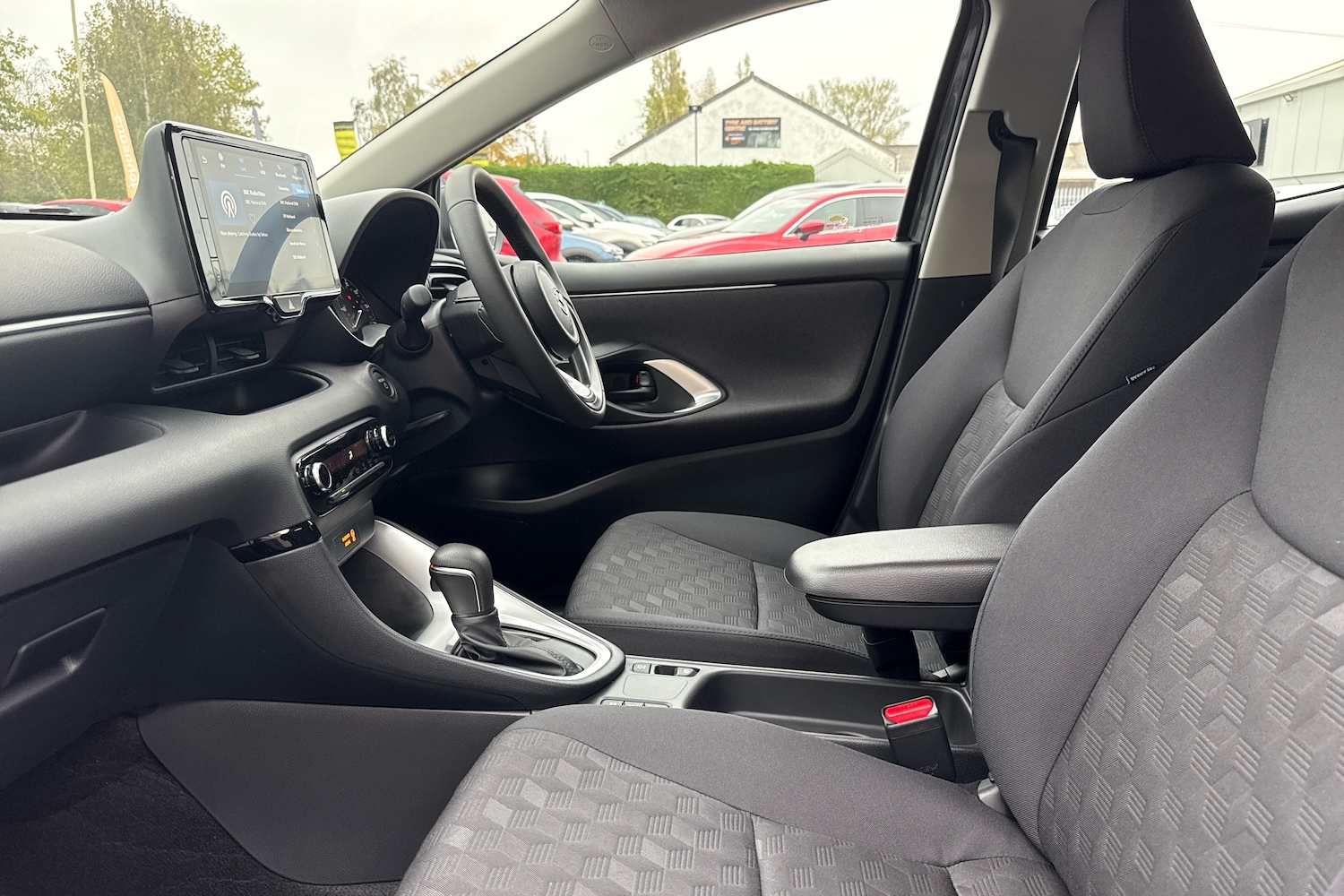 Used Mazda Mazda2 HYBRID 2025 for sale - 77024173: Photo 6