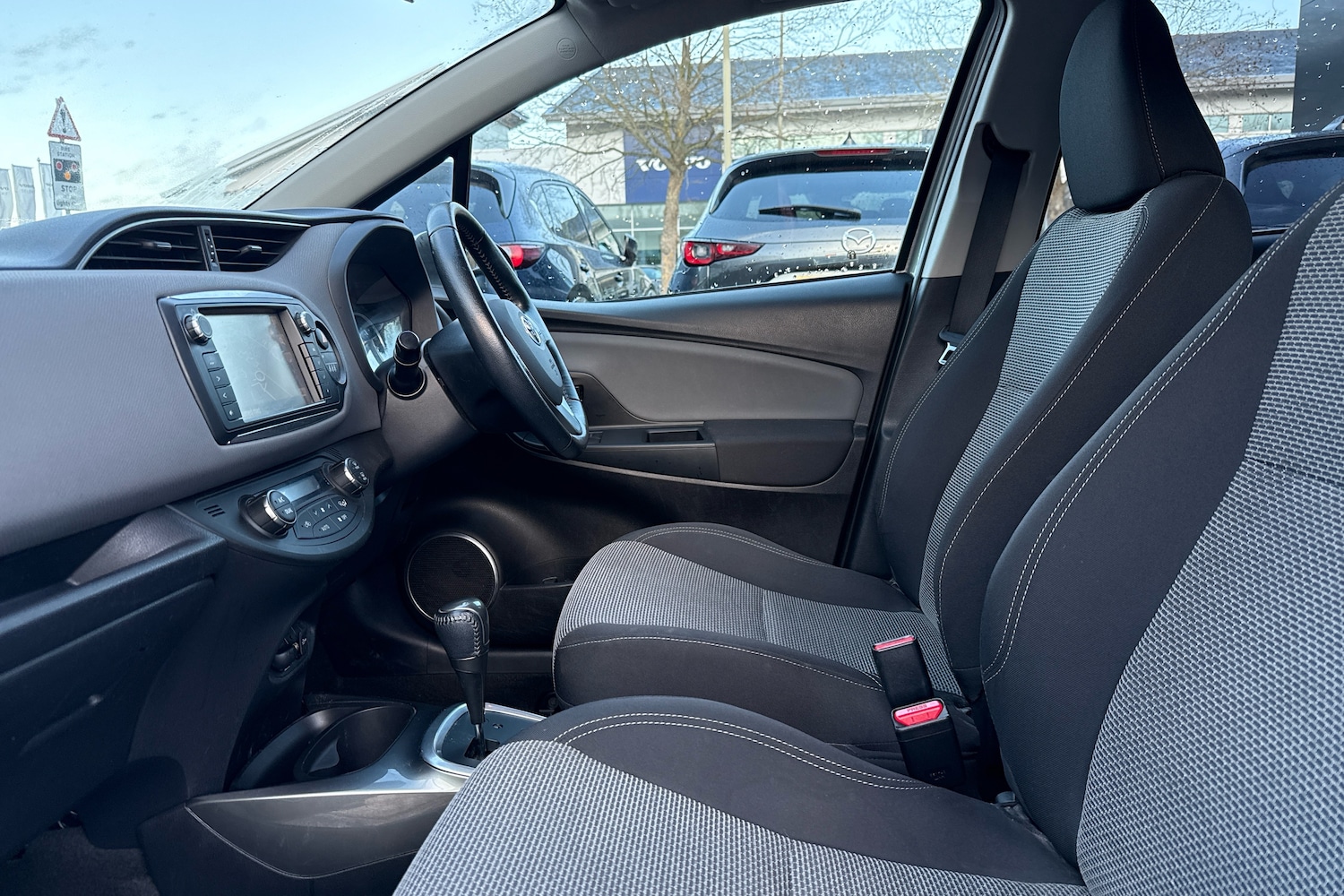 Used Toyota Yaris 2017 for sale - 77067602: Photo 6