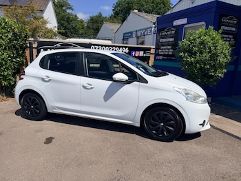 Used Peugeot 208 2013 for sale - 79345803: Photo