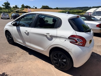 Used Peugeot 208 2013 for sale - 79345803: Photo